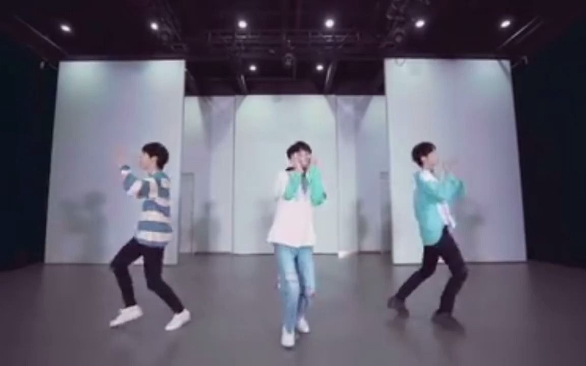 宋亚轩刘耀文张真源严浩翔校服合影来啦是巴蜀f4罢了
