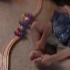 两岁小孩解开了电车难题