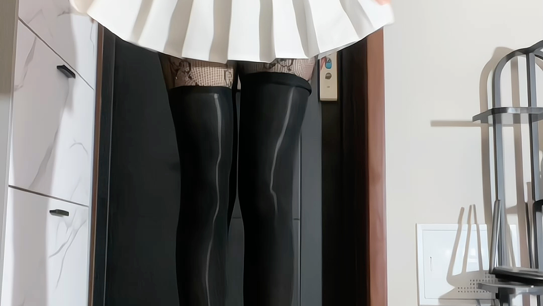 The latest video of [Yoga No Worries] is online, begging for attention!