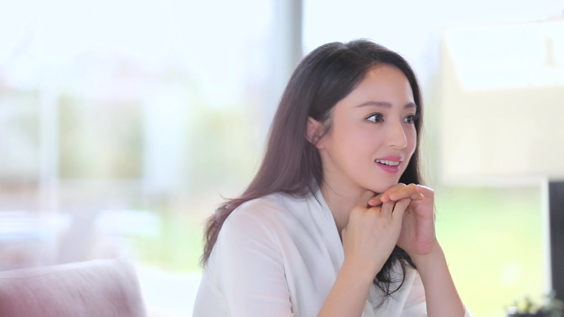 娱乐圈冻龄女神之一,35岁依然少女感满满,秘诀竟是它?