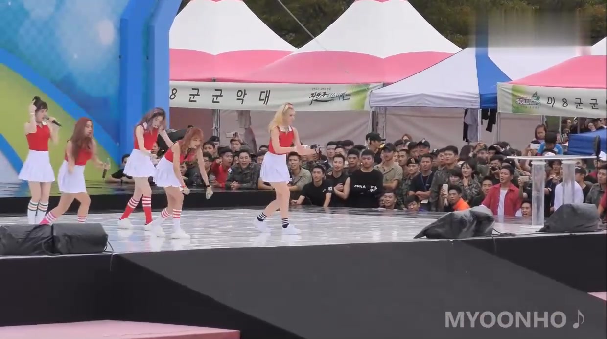 Red Velvet军队慰问演出，可爱甜美，台下观众超兴奋