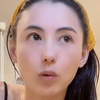 来看张柏芝洗脸，卸完妆原来要用冷水洗..学到了