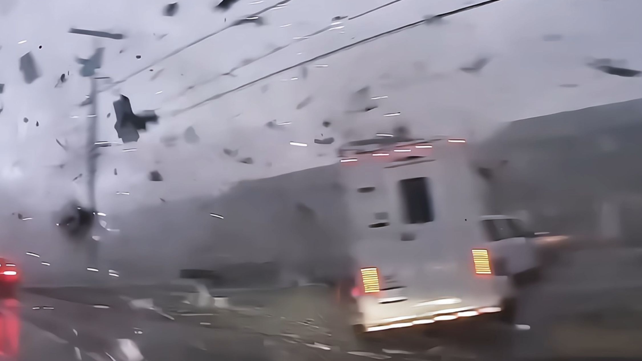 “十七级台风有多恐怖？近距离感受下超级单体的破坏力！”