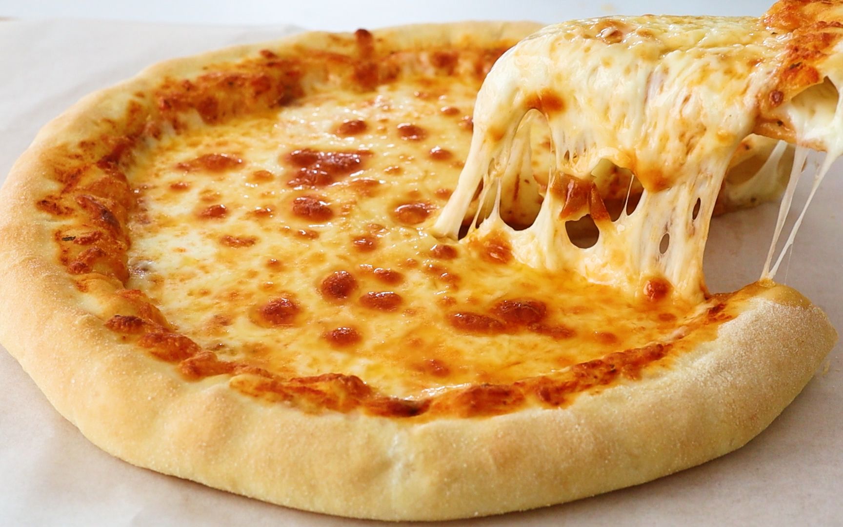 发现一种做双芝士披萨的新方法！不用揉面！非常简单美味！我们全家的最爱