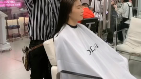 自己怎么剪头发女中长发剪齐 9bd1f328639533afe7ab57b8eddef0ee009fb21e.png@280w_158h_1c_100q.jpg