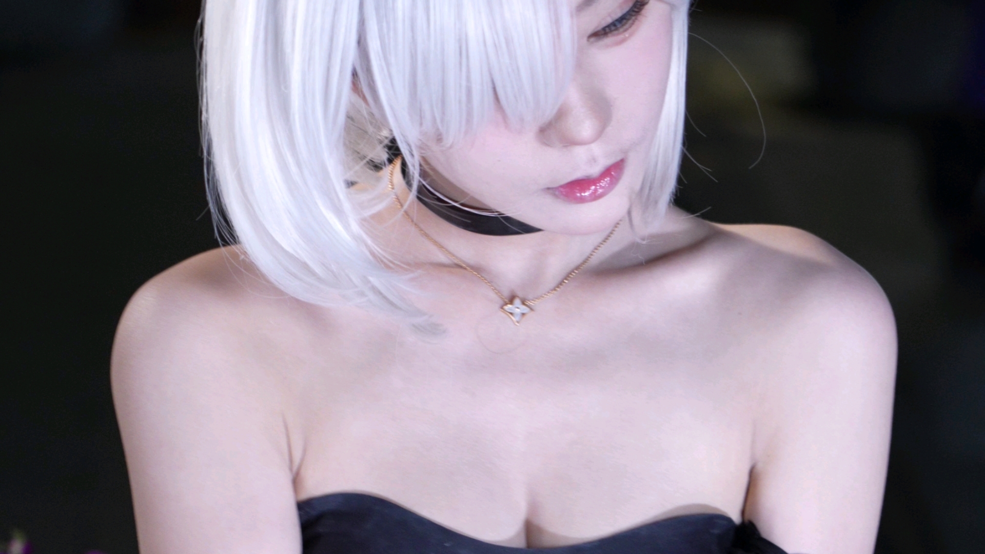 [2b Leather Version: Black Silk Long Legs] - A mirror to the end of the fragrant shoulders and beautiful legs is too powerful, which is a strong man?