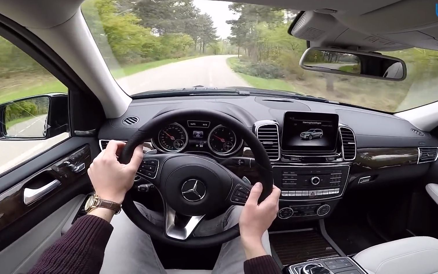 第一视角 奔驰 gls 350d 试驾