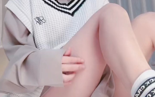 Is it normal for UP's legs to scream when you pinch them?