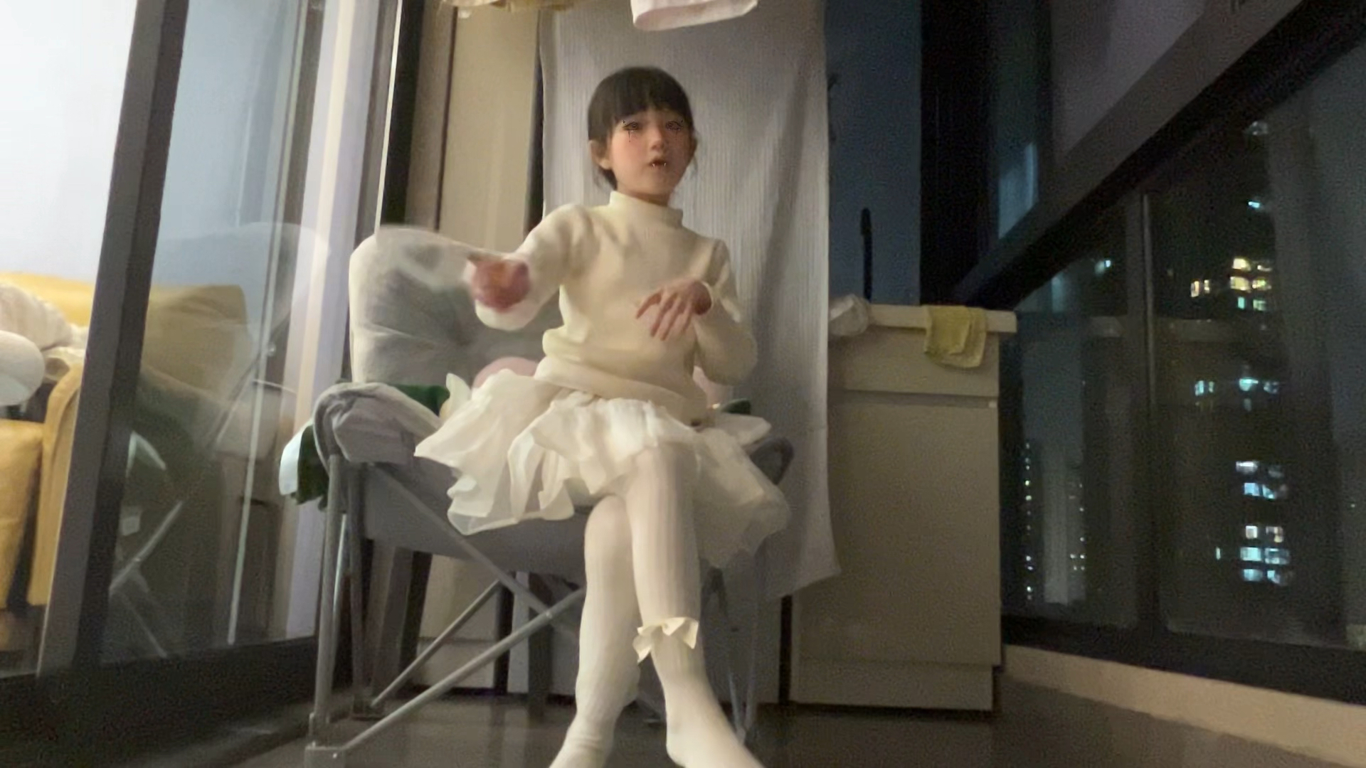 【昨晚的视频】化身暗黑版草莓公主