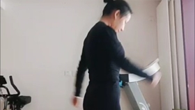 怎么样练背能让背更挺拔 9cfb64cfe899a60675b738bc8d3dcb1a74eb840c.jpg@280w_158h_1c_100q.jpg