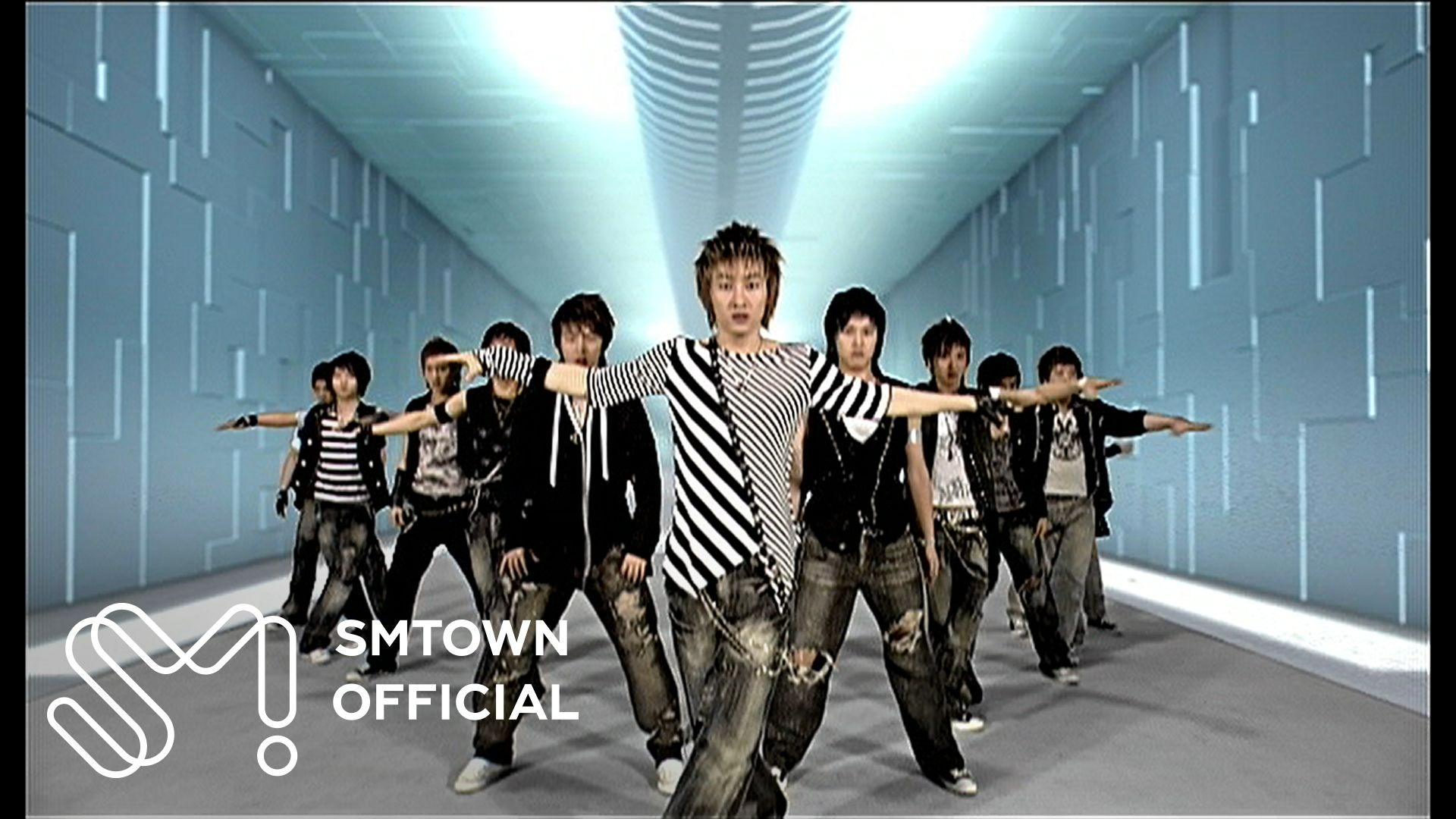 SUPER JUNIOR《U》MV