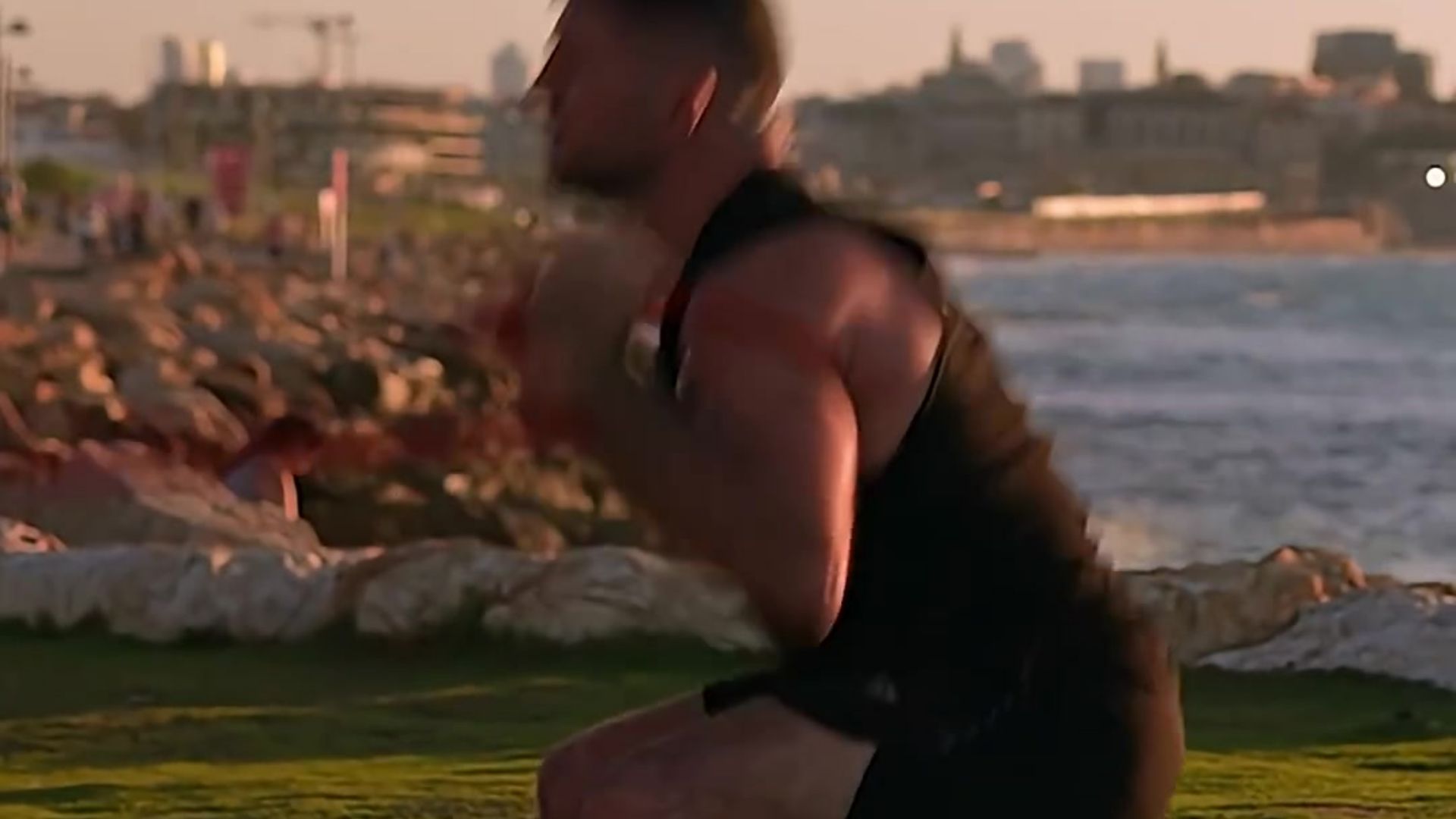 户外训练怎么练速度爆发力？除了跑跳和公园器械，你还可以用弹力带解决