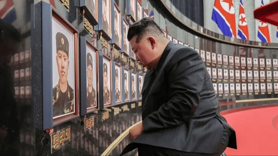 【金正恩机场亲自迎灵】用生命换取国家的尊严