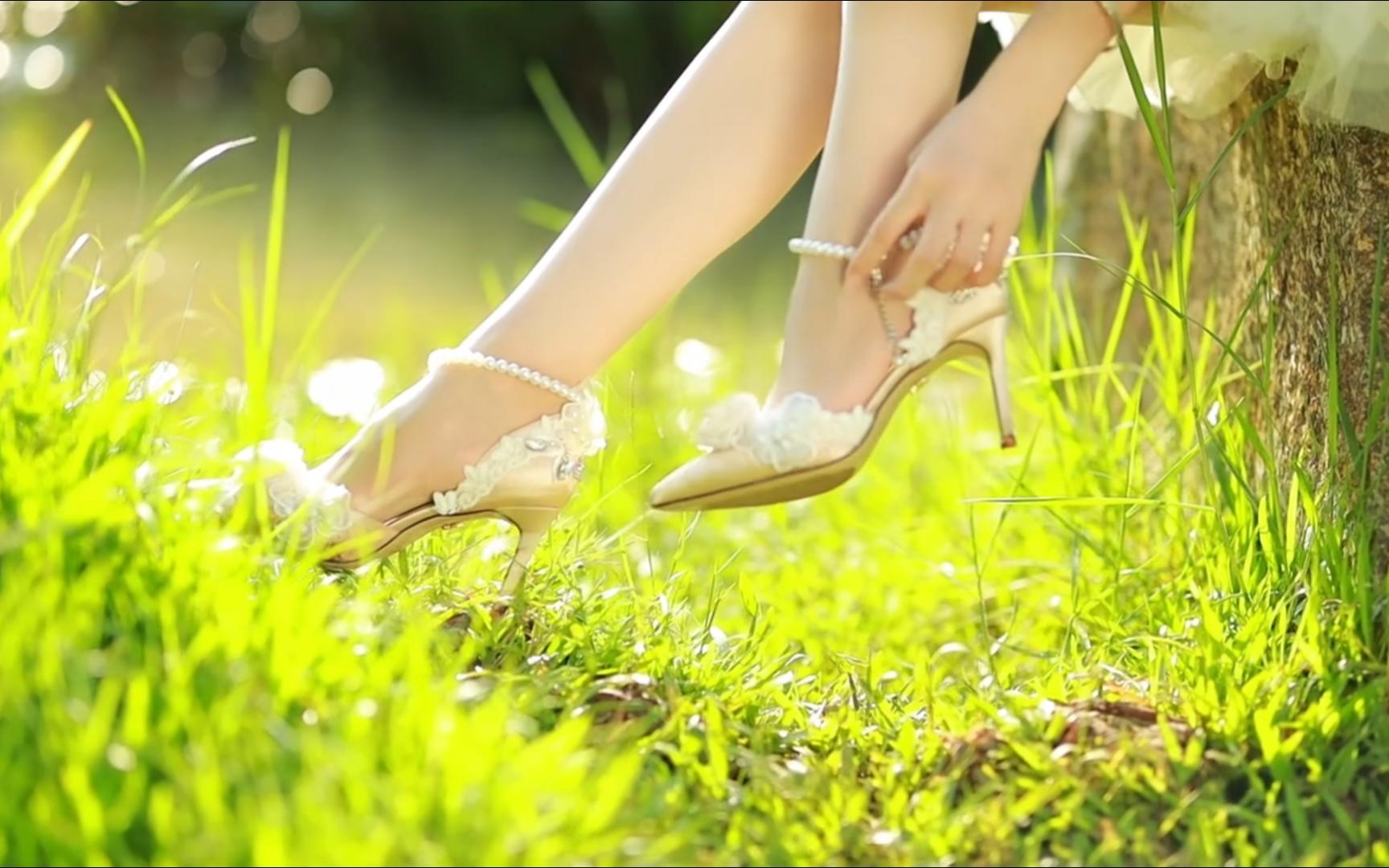 Butterflies fly freely, and flowers roam the sky.