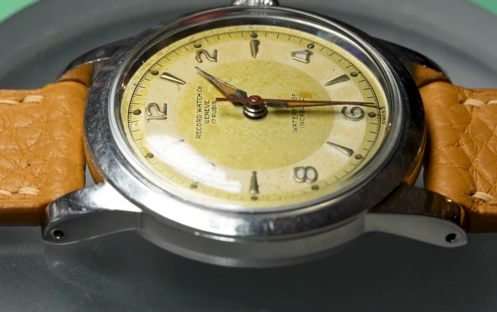 在跳蚤市场发现了这块手表，非常不错的一块表，修复出来值了大钱
