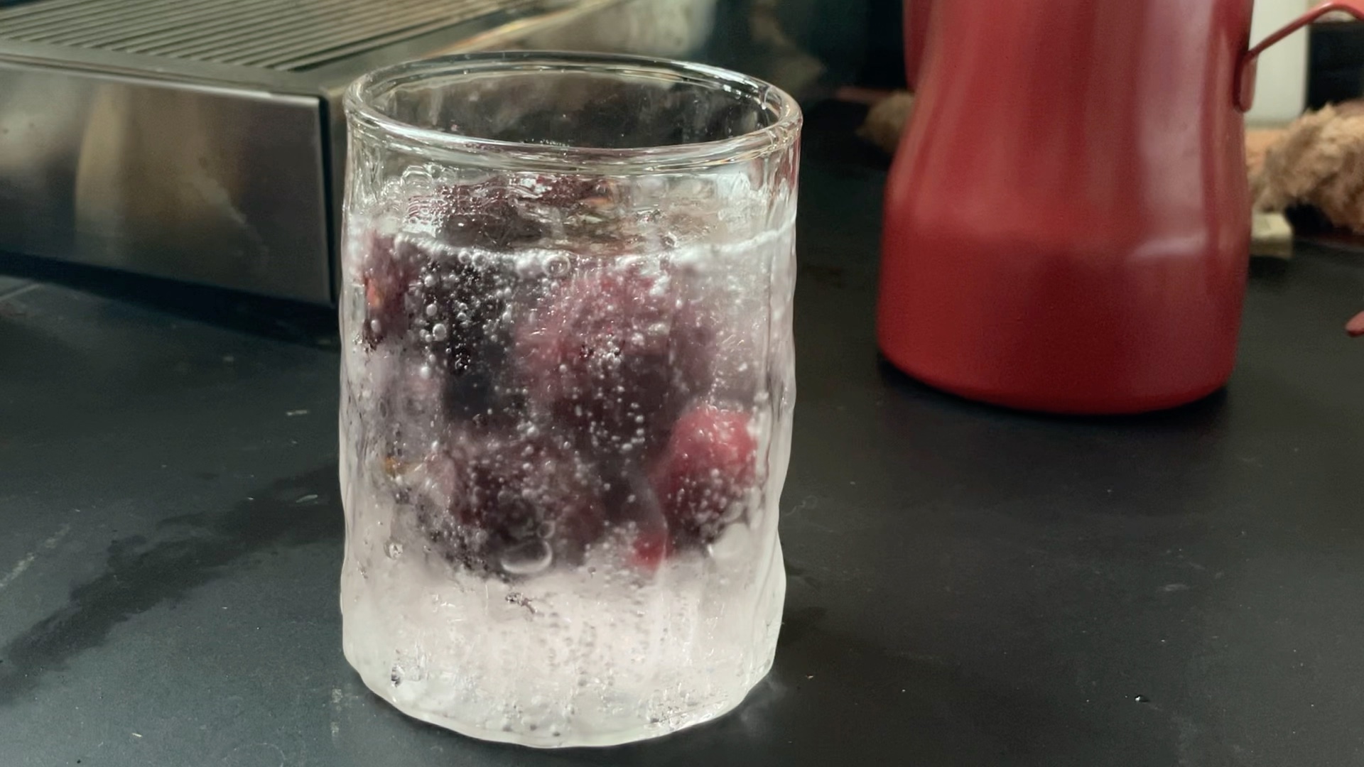 梦幻蓝莓气泡水怎么做_梦幻蓝莓气泡水的做法_怪味熙_豆果美食