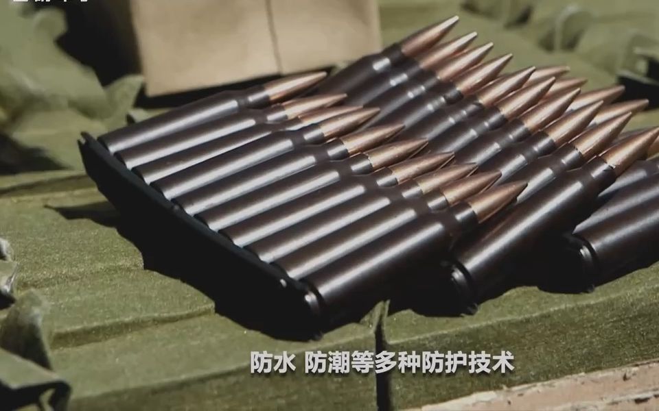 5.8毫米子弹新型弹药箱 完整开箱过程 及装弹器的使用说明 内层包装采用防水防潮防护技术 弹药稳定有效期达到50年（1）