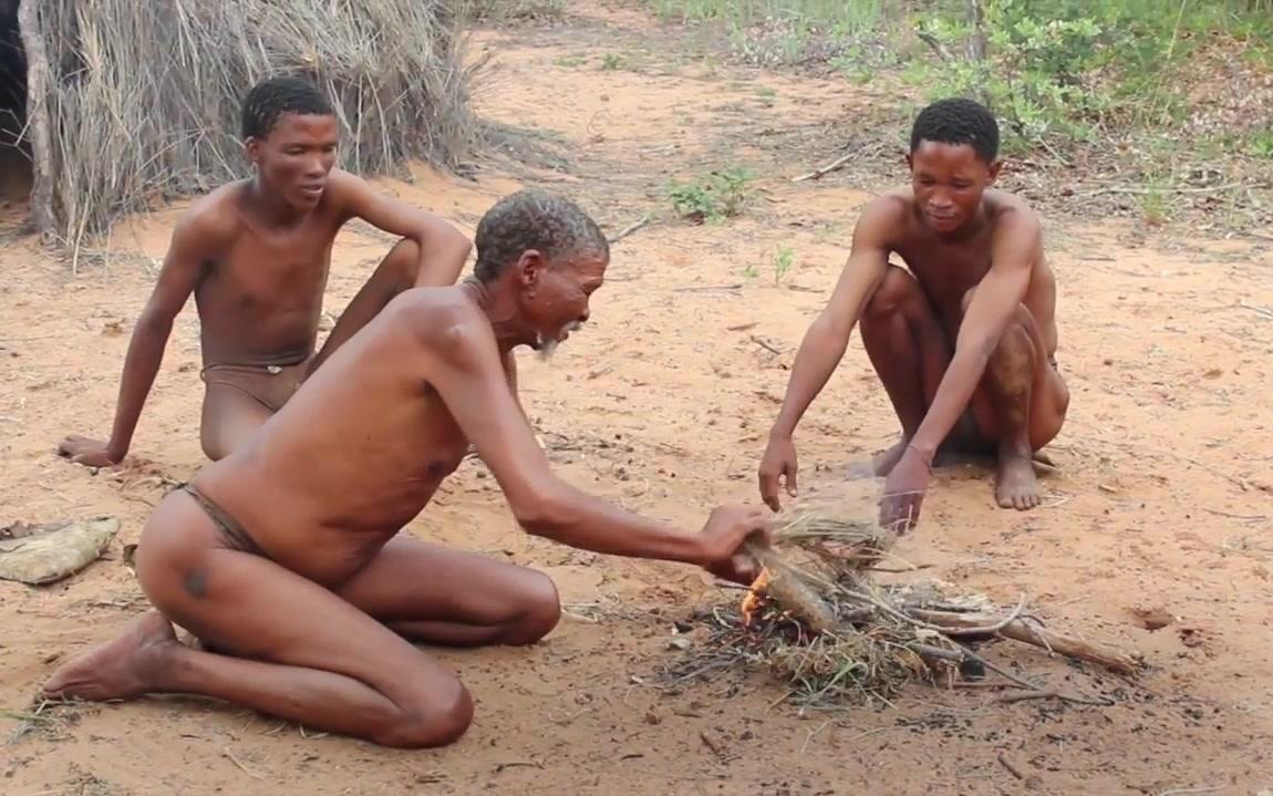非洲土著钻木取火
