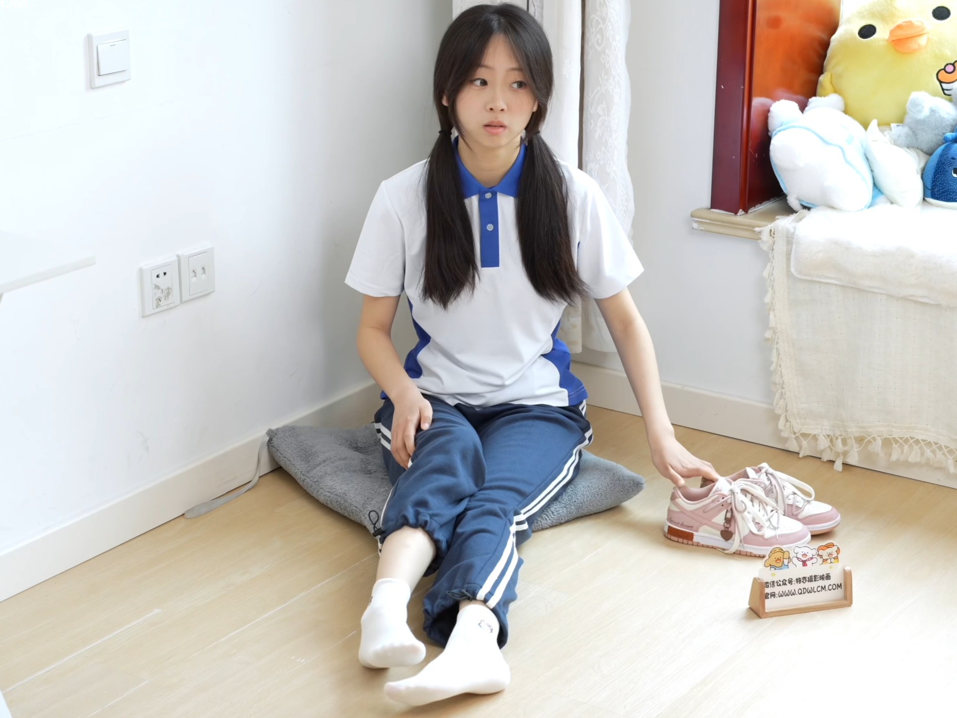 4k拍摄花絮:2735期萌萌-白棉袜、校服