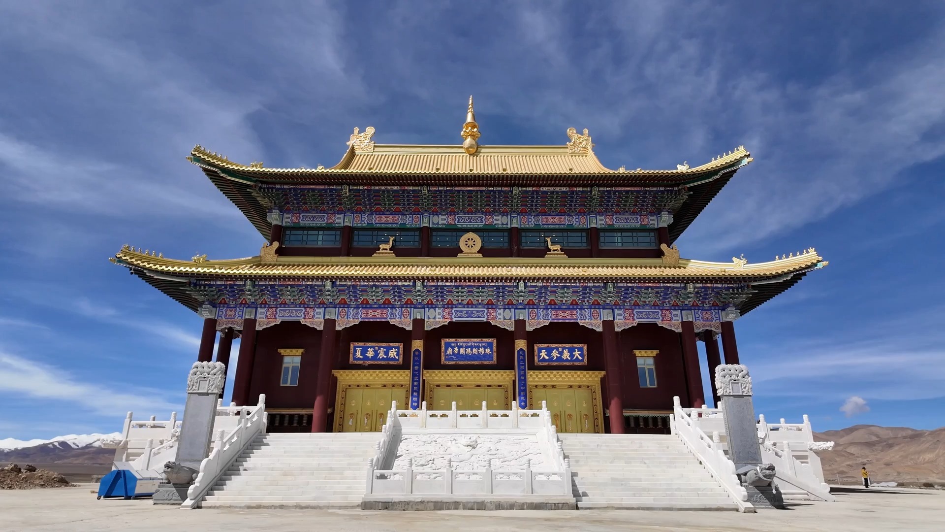 世界上海拔最高的关帝庙，珠穆朗玛关帝庙。大门紧锁，并不能参观。_