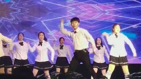 偶像万万岁舞蹈