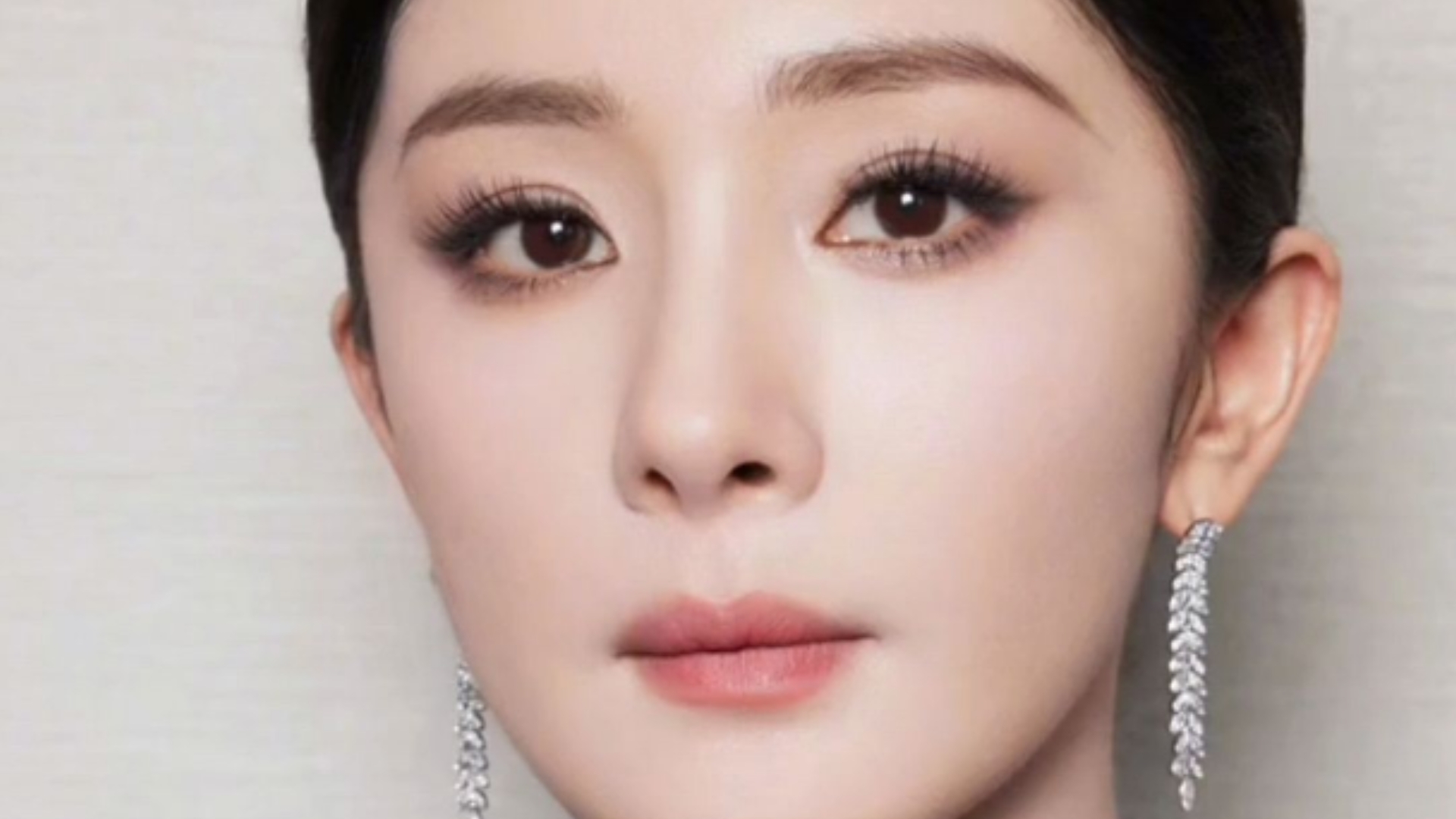 杨幂妆容盯更多语音完整版等你来挑战