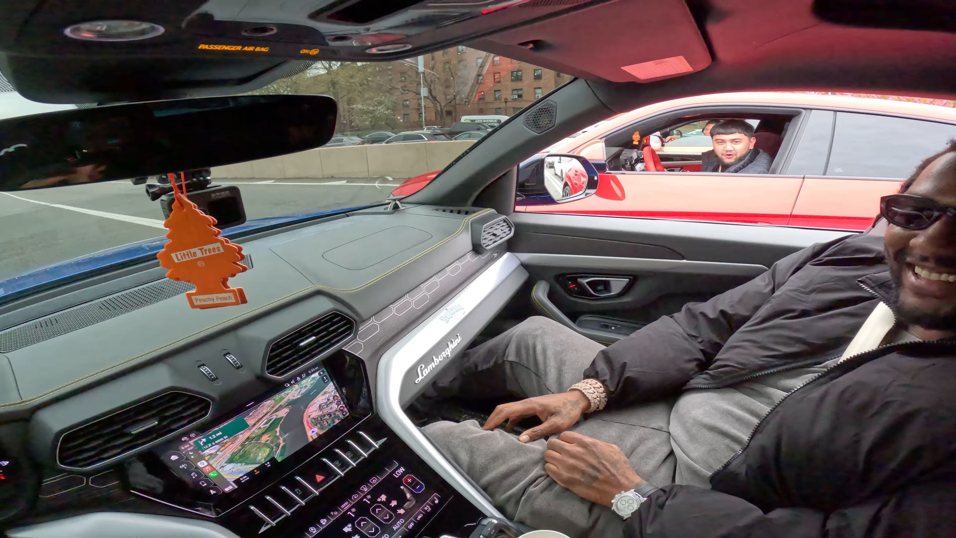 License险撞毁兰博基尼Urus！