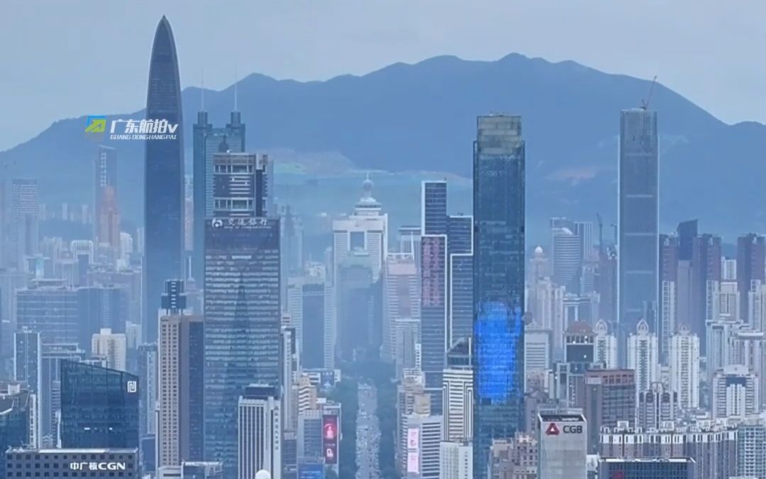 这是全国最宽的大道，深南大道，最宽处达到了惊人的350米，绿化带由艺术大师专门设计#深圳 #城市建设 #城市发展 #航拍