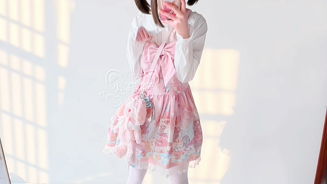 [Kitten Sauce Lori] The video is loading, so check back quickly for the surprise!