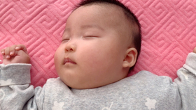 婴儿一般几个月出现双眼皮 a13dff6debeece89f6e11f59a8d3e9608e8a23db.jpg@280w_158h_1c_100q.jpg