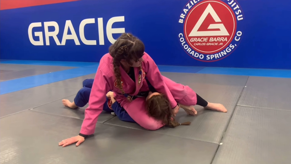 女子摔跤馆日常训练 巴西柔术对抗03