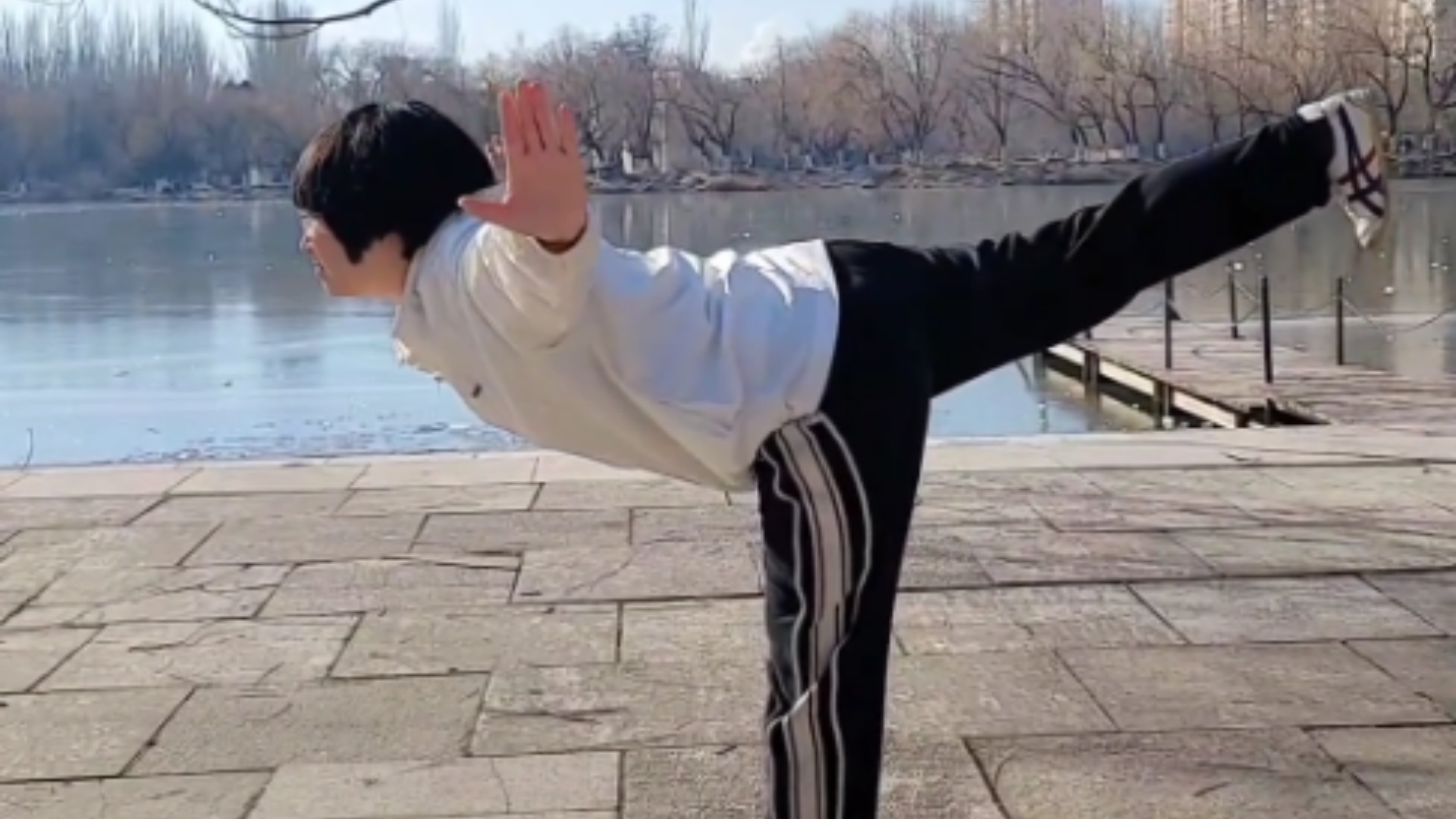 冬天要想火力旺，户外练腿少不了