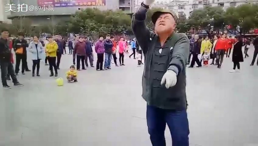 老大爷全程尬舞_搞笑_生活_bilibili_哔哩哔哩