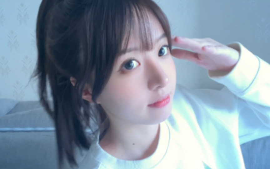 羞怯的脸带有一点稚气