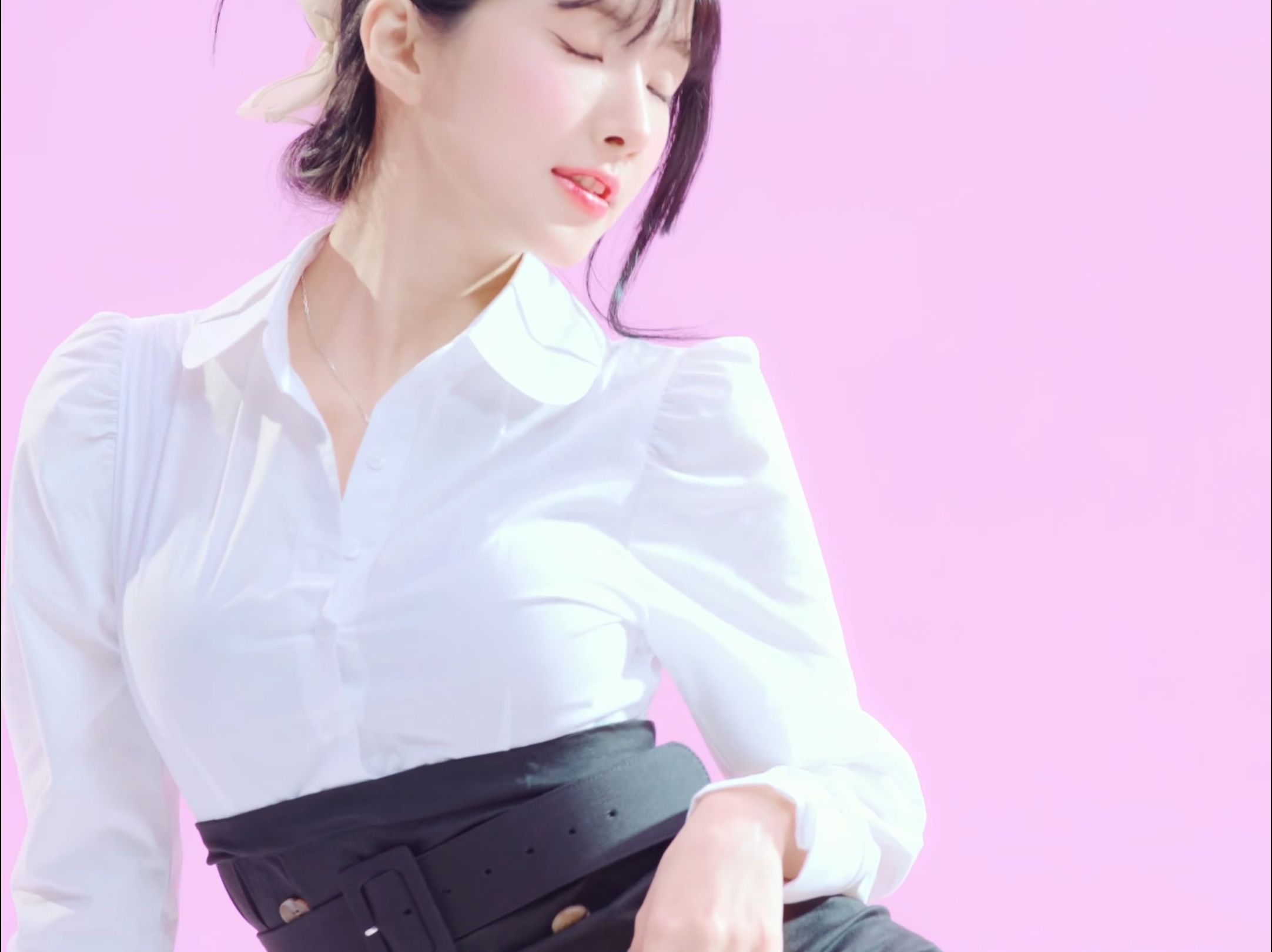 MINISKIRT Xu Ying 231205