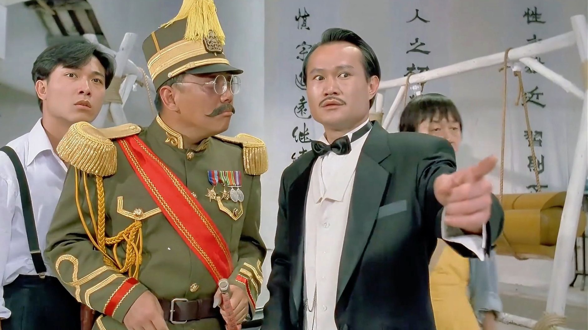 “棺材碰到地，全家不吉利，棺材竖着放，后人一定棒！！！”