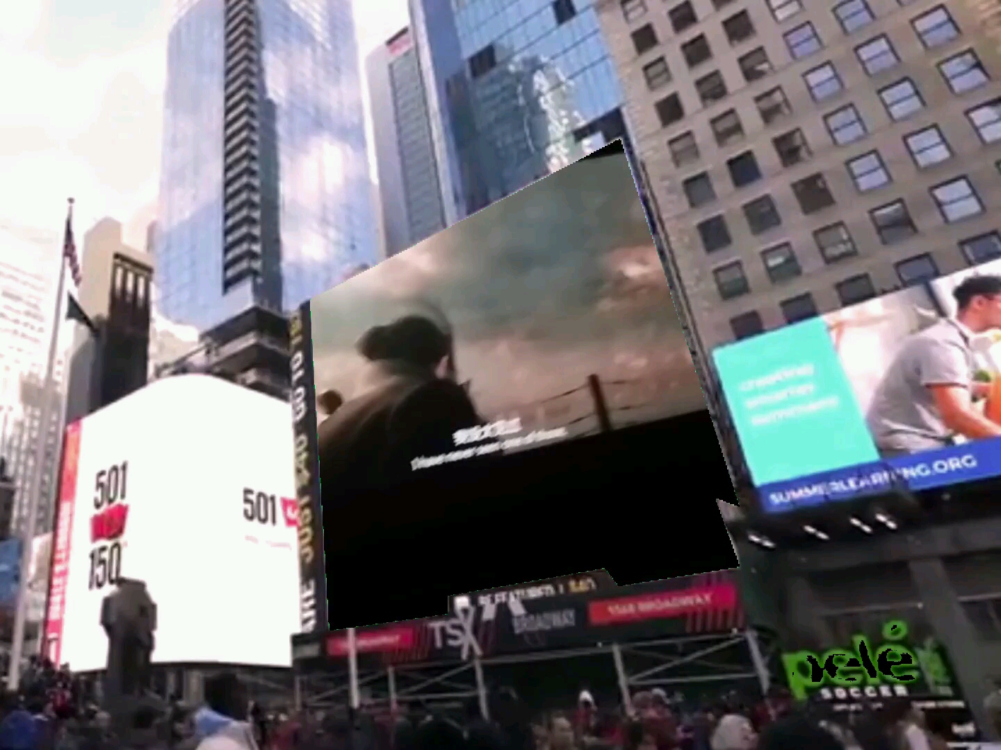 我把流浪地球2投屏到了纽约时代广场上。给美国人一点小小的中国科幻震撼【doge】