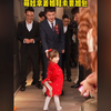 婚礼接亲现场，最萌堵门小花童