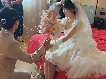 开封最火的二次元婚礼！爱神爱莉希雅祝福的新人！痛车车队！