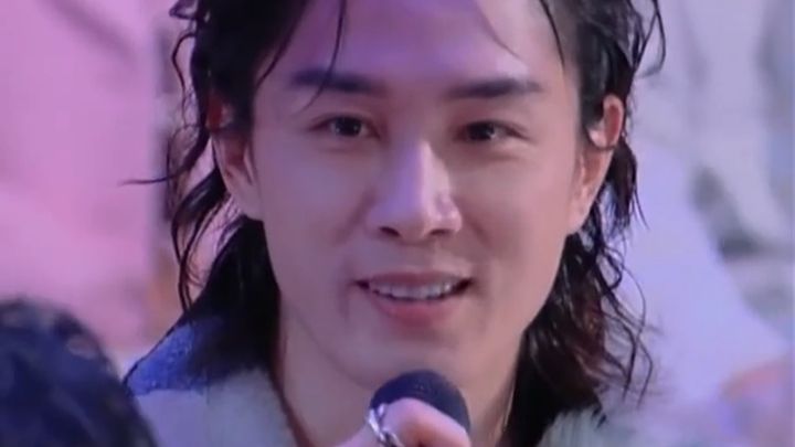 李承铉：你们在哇什么？我只是享了不识字的福～