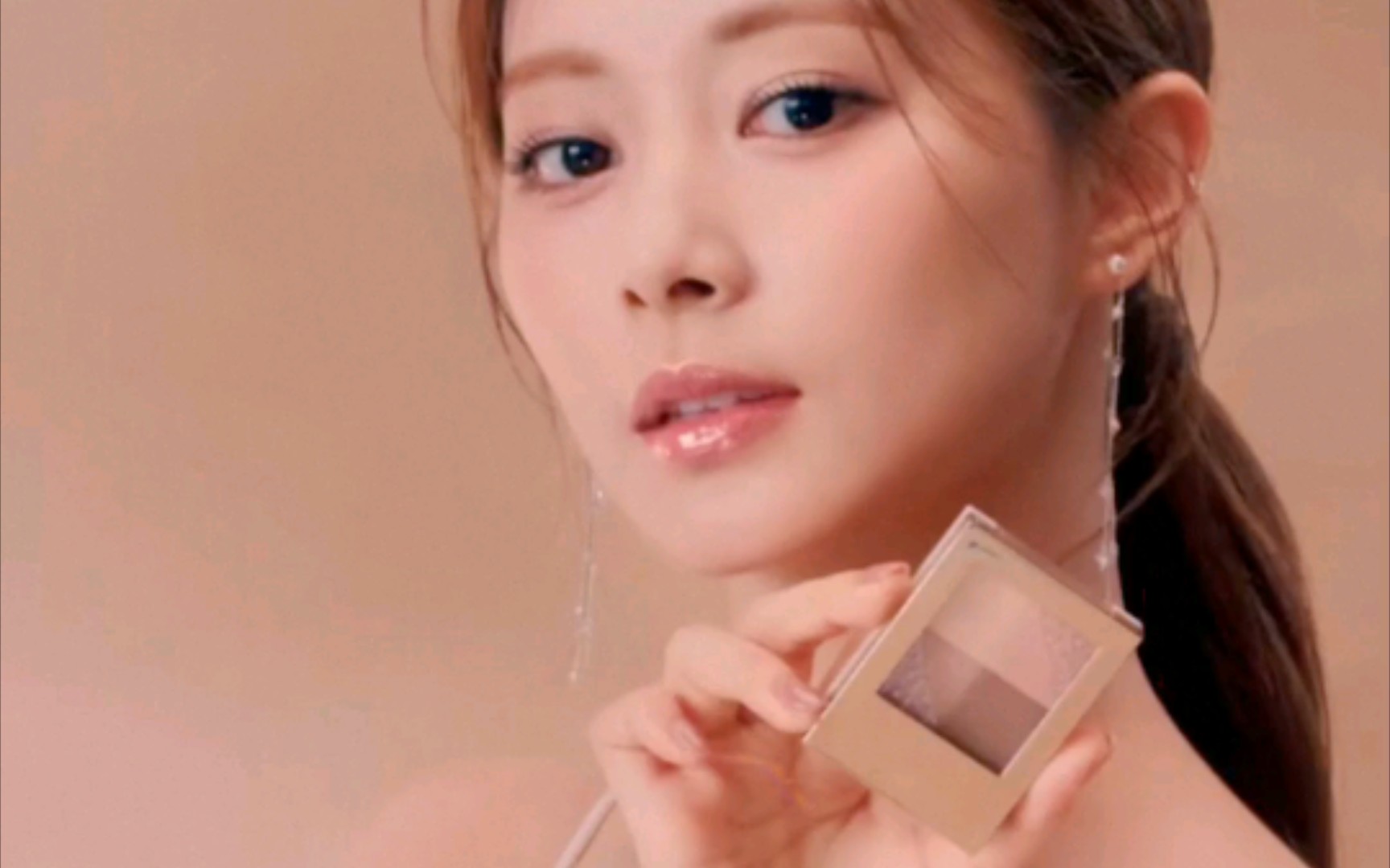 231114子瑜代言冬季彩妆单品，预售排名在日本亚马逊销售榜第一！！