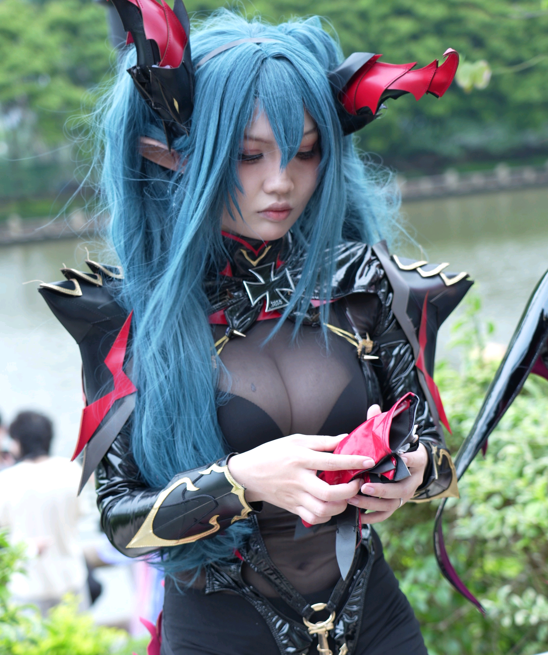 [Regensburg cos: Regina Dragon Lady] - Skeleton Lace Strength Big Thunder