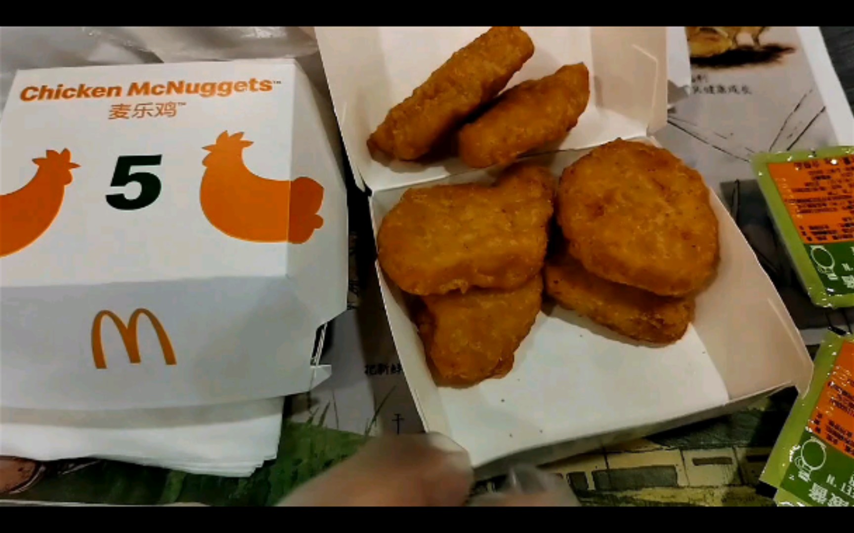 当麦乐鸡侠和怪盗鸡德同时出现