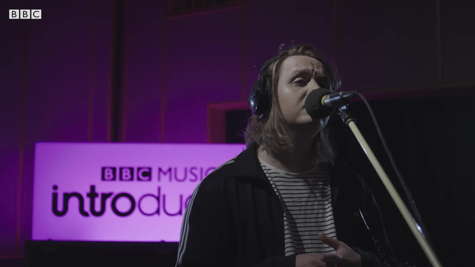 lewis capaldi - bruises (bbc music introducing session)