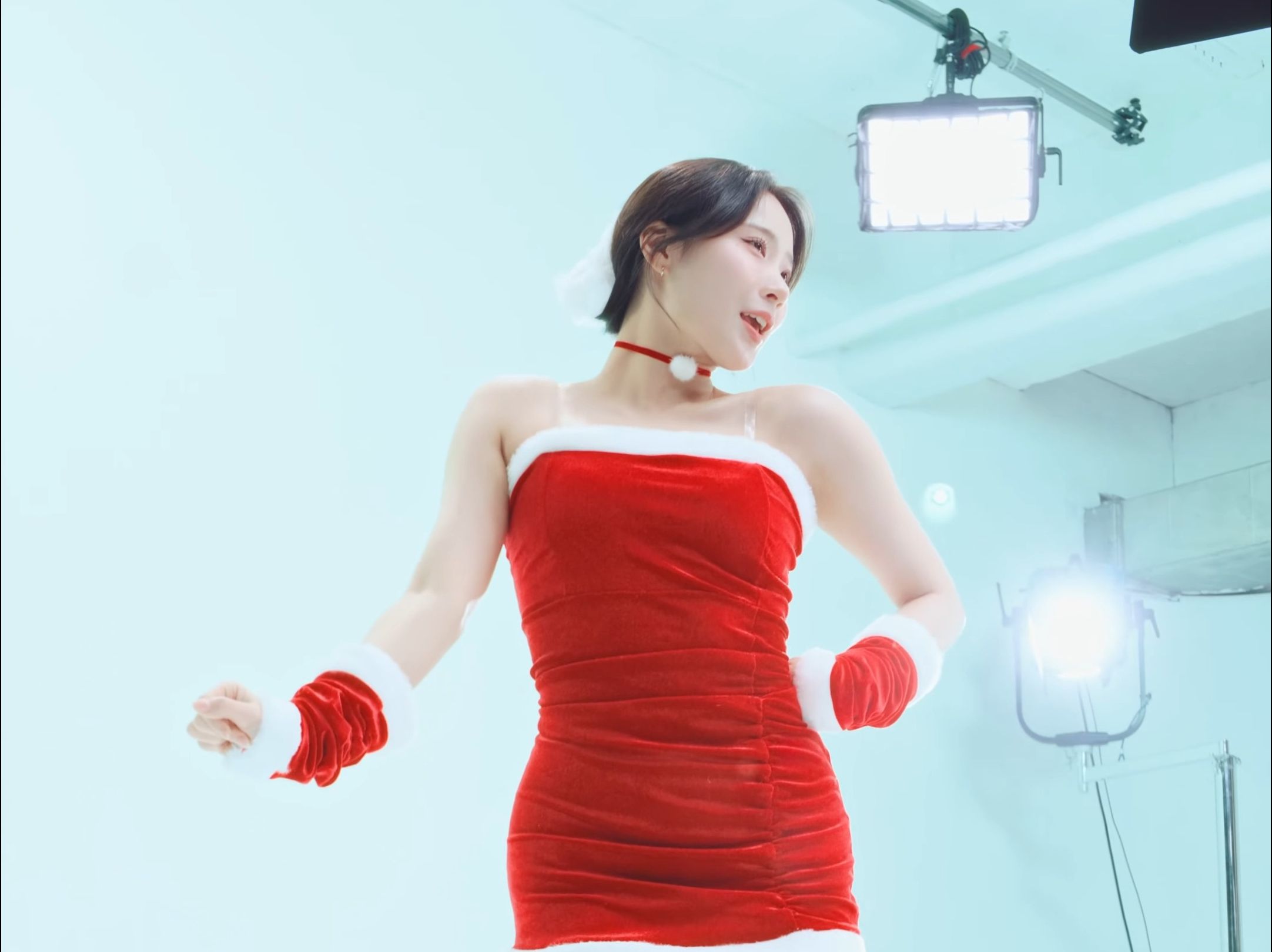 Jung In LALALILALA 2023 Christmas Dress Vertical Screen Side View