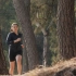 松树林中慢跑的女孩 高清视频素材 1080P