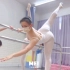芭蕾舞女孩日常训练