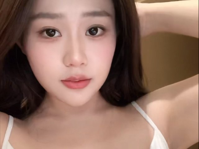 十元泥美 白色抹胸吊带紧身衣 纯欲完美身材 20250916