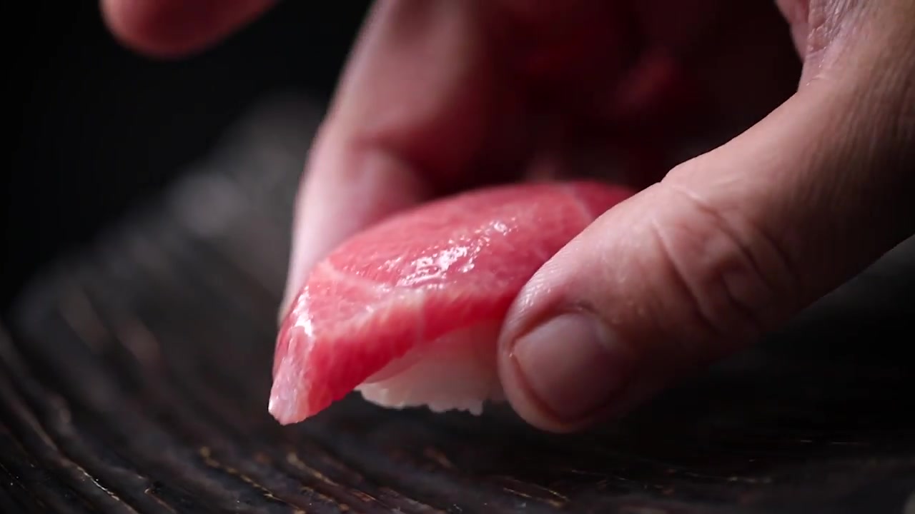 日本寿司大厨Daisuke Nakazawa，师从寿司之神小野二郎，带你领略寿司的艺术！