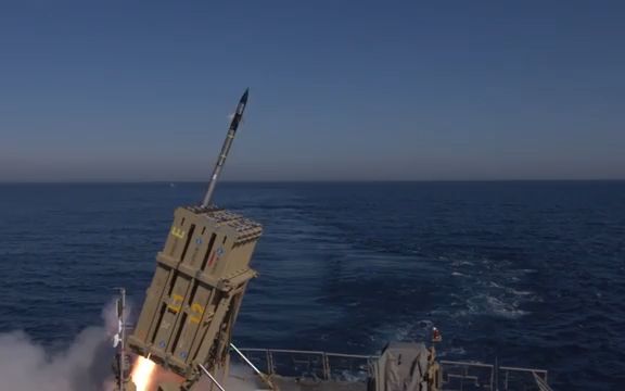 以色列在舰艇是部署铁穹防空系统
